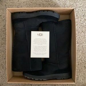 Size 9 ultra tall women’s black 5245 UGGs